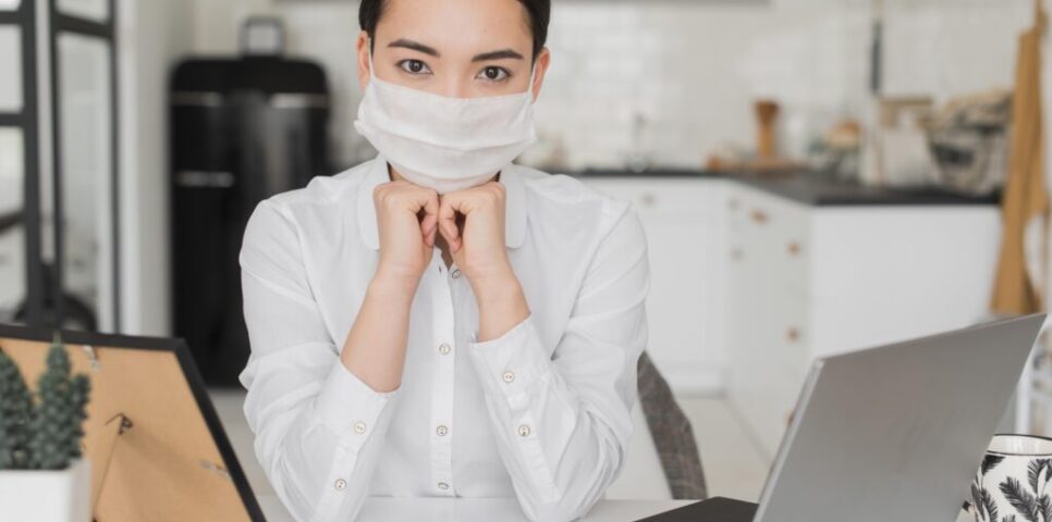 Mujer en teletrabajo